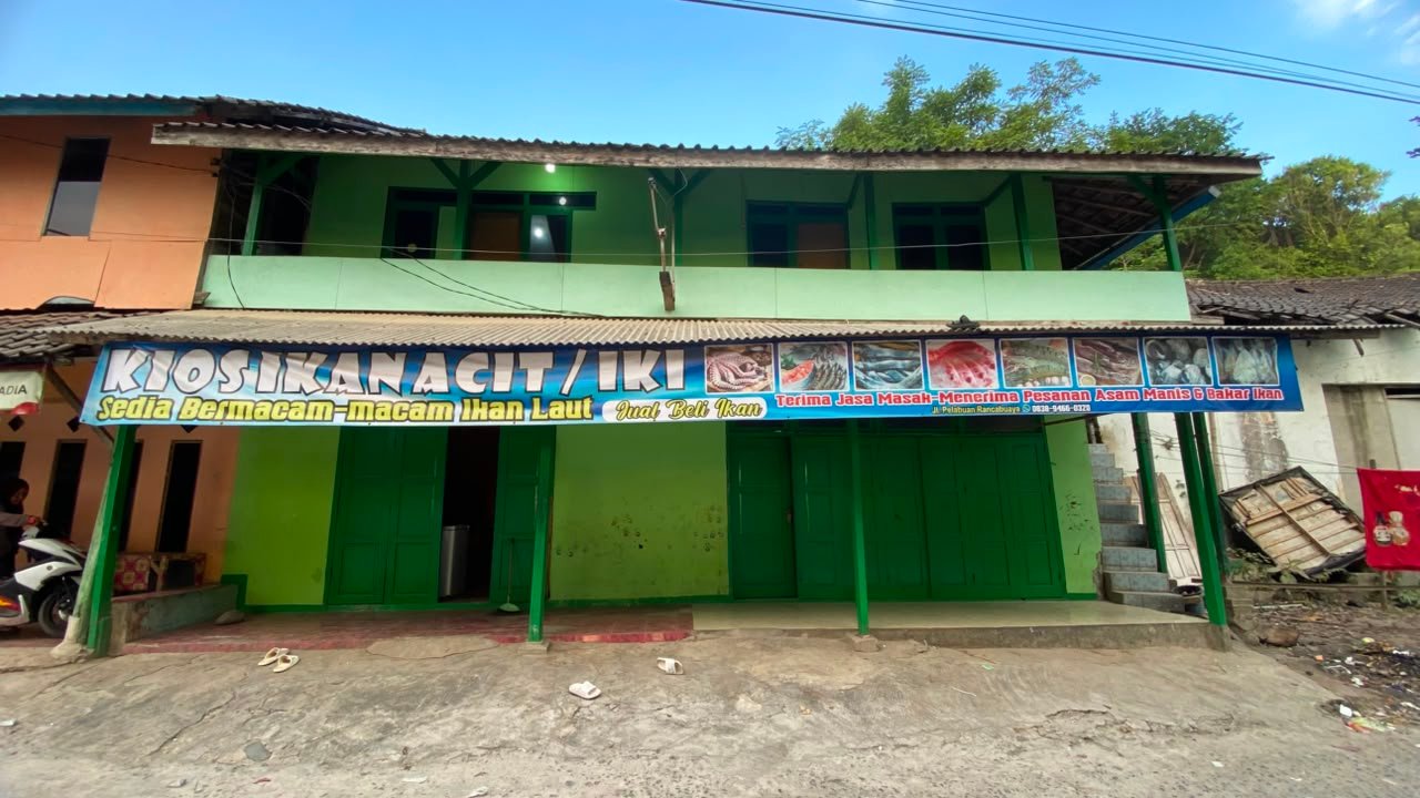 Kios Ikan Acit / Iki